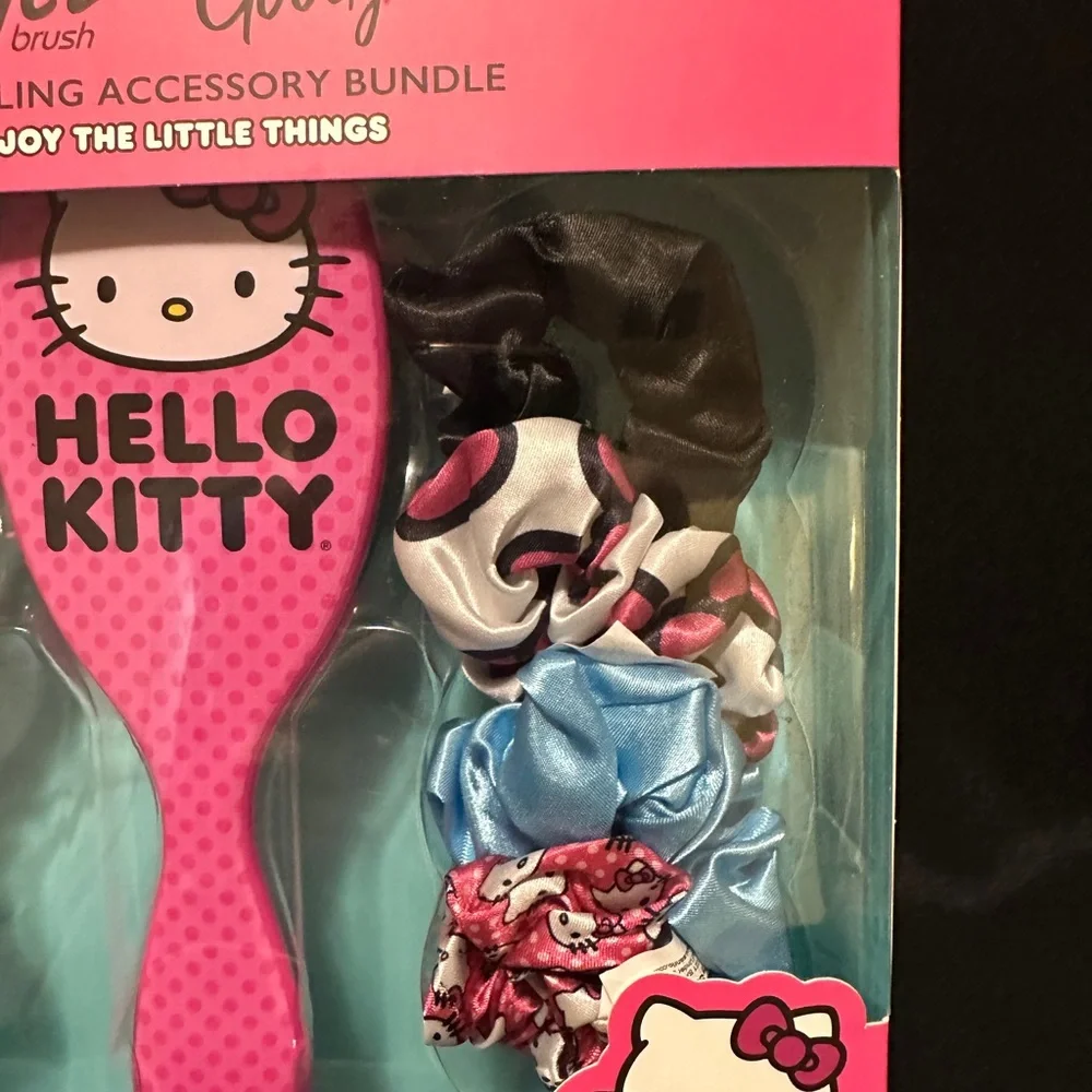Wet Brush and Goody Special Edition Hello Kitty‎ Brush set with Scrunchies